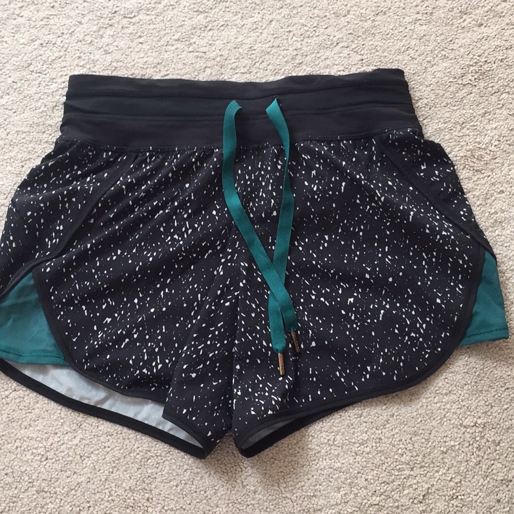 Lululemon Black and White Speckled Shorts Sz 4